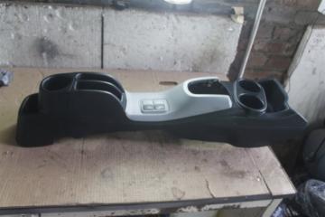 Бардачок между сиденьями TOYOTA AQUA NHP10 2 ракурс