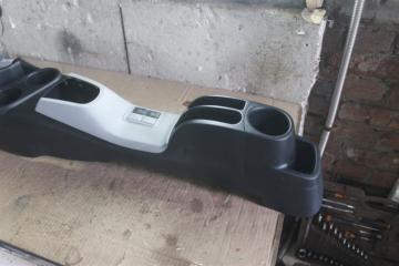 Бардачок между сиденьями TOYOTA AQUA NHP10 3 ракурс