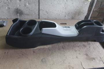 Бардачок между сиденьями TOYOTA AQUA NHP10 5 ракурс