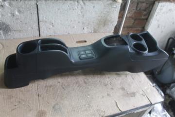 Бардачок между сиденьями TOYOTA AQUA NHP10 2 ракурс