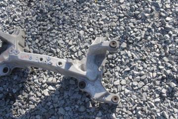 Балка под двс MITSUBISHI DIAMANTE F34A 6a13 1 ракурс