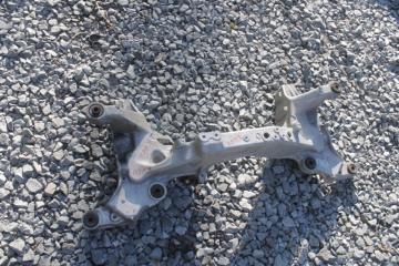Балка под двс MITSUBISHI DIAMANTE F34A 6a13 5 ракурс