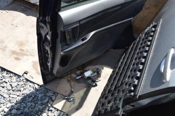 Дверь правая задняя TOYOTA Isis anm10 1 ракурс