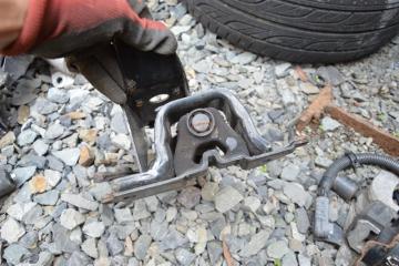 Подушка двигателя левая TOYOTA PASSO
