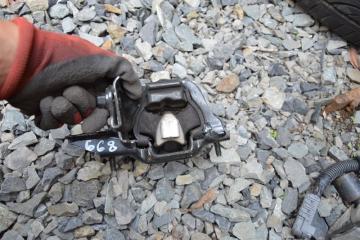 Подушка двигателя левая VOLKSWAGEN POLO 6R1 CBZ 1 ракурс Подушка двигателя левая VOLKSWAGEN POLO 6R1 CBZ 1 ракурс