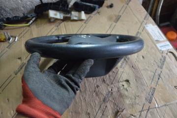 Руль TOYOTA AVENSIS AZT250 1az-fse 3 ракурс Руль TOYOTA AVENSIS AZT250 1az-fse 3 ракурс
