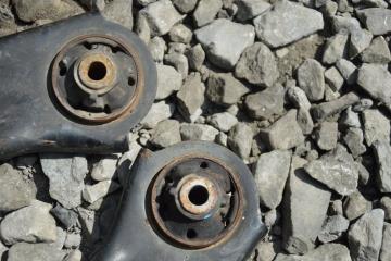 Рычаг правый передний NISSAN MARCH AK12 cr12 3 ракурс