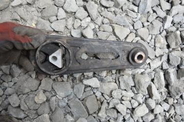 Подушка двигателя задняя NISSAN MARCH AK12 cr12 2 ракурс