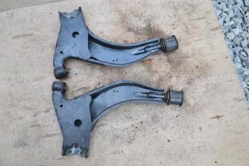 Рычаг правый передний NISSAN LARGO W30 ka24 3 ракурс