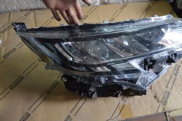 Фара правая TOYOTA NOAH ZWR90W, MZRA95W, ZWR95W, MZRA90W 1 ракурс