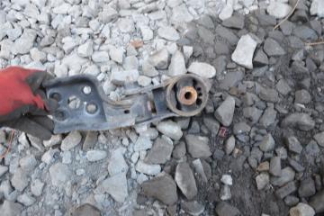 Подушка двигателя задняя TOYOTA COROLLA FIELDER NKE165 1nz-fxe 2 ракурс
