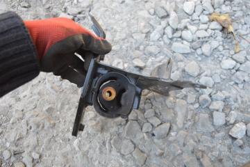 Подушка двигателя левая TOYOTA VITZ nsp130 1nr-fe 2 ракурс