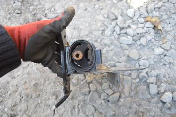 Подушка двигателя левая TOYOTA VITZ nsp130 1nr-fe 3 ракурс