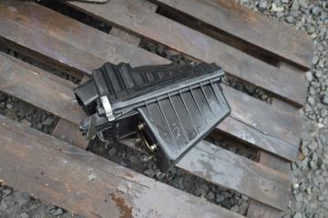 Фото запчасти корпус воздушного фильтра NISSAN CEFIRO контрактная запчасть Запчасть корпус воздушного фильтра NISSAN CEFIRO