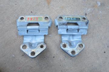 Петли 5-й двери NISSAN CUBE bnz11 cr14 2 ракурс