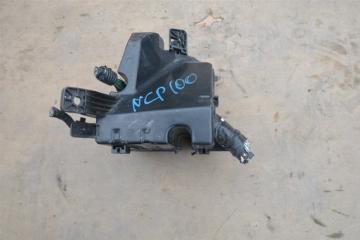 Блок предохранителей TOYOTA RACTIS ncp100 1nz-fe 2 ракурс