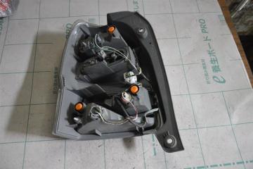 Стоп-сигнал правый TOYOTA Spade ncp141 1nz-fe 1 ракурс
