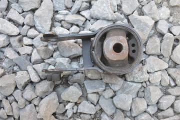 Подушка двигателя задняя TOYOTA VITZ ncp131 1nz-fe 1 ракурс