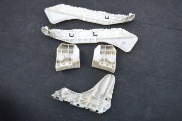 Крепеж бампера правый задний TOYOTA RACTIS ncp100, scp100, ncp105 1nz-fe 1 ракурс