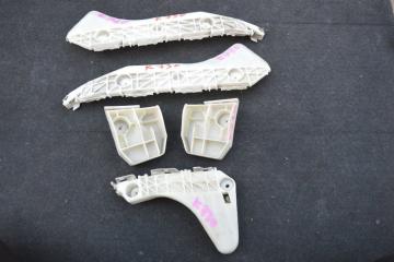 Крепеж бампера правый задний TOYOTA RACTIS ncp100, scp100, ncp105 1nz-fe 2 ракурс