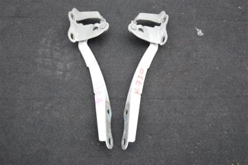 Петля капота TOYOTA RACTIS ncp100 1 ракурс Петля капота TOYOTA RACTIS ncp100 1 ракурс