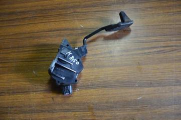 Педаль газа TOYOTA VITZ KSP130 1KR-FE 2 ракурс