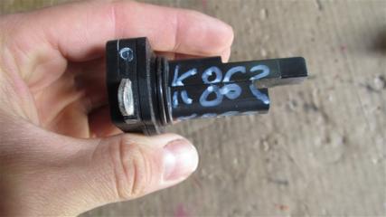 Датчик расхода воздуха TOYOTA VOXY ZRR70 3ZR-FE 1 ракурс Датчик расхода воздуха TOYOTA VOXY ZRR70 3ZR-FE 1 ракурс
