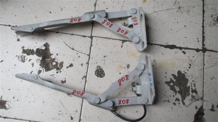 Петля капота TOYOTA SIENTA NCP81 1NZ-FE 1 ракурс Петля капота TOYOTA SIENTA NCP81 1NZ-FE 1 ракурс