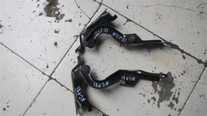 Петля капота TOYOTA SIENTA NCP81 1NZ-FE 1 ракурс Петля капота TOYOTA SIENTA NCP81 1NZ-FE 1 ракурс