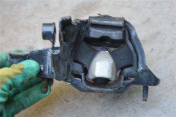 Подушка двигателя левая VOLKSWAGEN Polo 9n, WVWZZZ9NZ8UO32265 BTS 2 ракурс Подушка двигателя левая VOLKSWAGEN Polo 9n, WVWZZZ9NZ8UO32265 BTS 2 ракурс