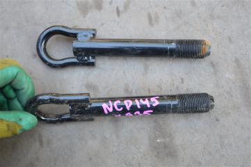 Крюк буксировочный Toyota Spade ncp145 1nz-fe 2 ракурс