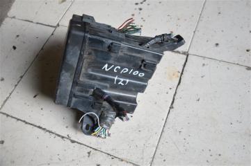 Блок предохранителей TOYOTA RACTIS NCP100 1NZ-FE 2 ракурс