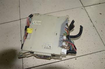 Блок предохранителей LEXUS IS350 GSE21 2GR-FSE 8273053010 3 ракурс
