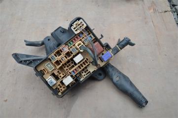 Блок предохранителей Toyota Wish ZNE10 1zz-fe 3 ракурс