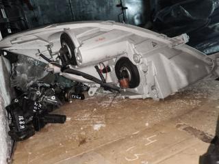 Фара левая Toyota Isis ZNM10 1zz-fe 2 ракурс Фара левая Toyota Isis ZNM10 1zz-fe 2 ракурс