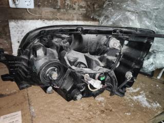 Фара правая TOYOTA VOXY AZR60 1AZ-FSE 2 ракурс Фара правая TOYOTA VOXY AZR60 1AZ-FSE 2 ракурс