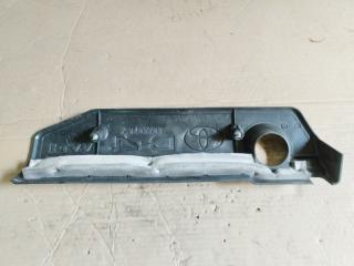 Пластиковая крышка на двс Toyota Isis ANM15 1az-fse 2 ракурс