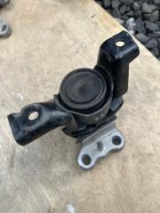 Подушка правая TOYOTA Isis ZGM10 2zr-fae 2 ракурс Подушка правая TOYOTA Isis ZGM10 2zr-fae 2 ракурс