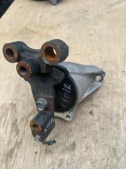 Подушка правая передняя Honda Stream RN6 R18A 3 ракурс