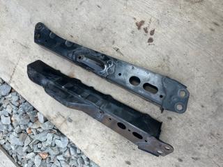 Балка под двс правая передняя Toyota Prius ZVW30 2zr-fxe 3 ракурс