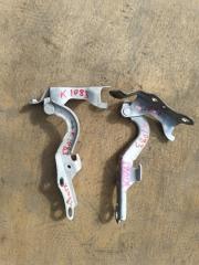 Петля капота TOYOTA SIENTA ncp81 1nz-fe 1 ракурс Петля капота TOYOTA SIENTA ncp81 1nz-fe 1 ракурс