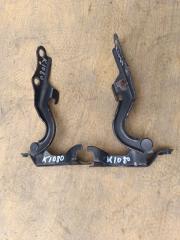 Петля капота TOYOTA SIENTA NCP81 1nz-fe 1 ракурс Петля капота TOYOTA SIENTA NCP81 1nz-fe 1 ракурс