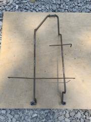 Крепление запасного колеса TOYOTA ISIS ZNM10 1zz-fe 51903-44081 1 ракурс