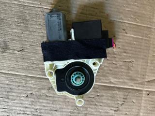 Мотор стеклоподъемника левый передний VOLKSWAGEN Polo 9n, WVWZZZ9NZ8UO32265 BTS 2 ракурс