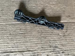 Крепление бампера левое заднее Toyota Sienta NCP81 1nz-fe 52156-52060 2 ракурс