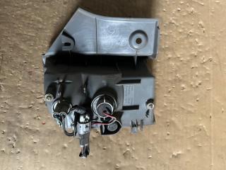 Стоп-сигнал левый Toyota Isis ZNM10 1zz-fe 44-64 2 ракурс
