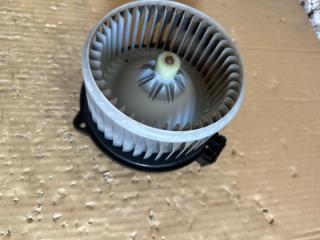 Мотор печки Toyota Isis ANM10 1AZ-FSE 3 ракурс