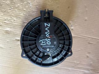 Мотор печки Toyota Prius ZVW30 2ZR-FXE 1 ракурс Мотор печки Toyota Prius ZVW30 2ZR-FXE 1 ракурс