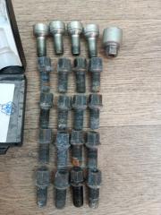 Шпилька VOLKSWAGEN POLO 9N3 BTS 2 ракурс