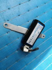 Блок управления дверьми правый задний TOYOTA CELSIOR UCF31 3UZ-FE 89991-50070 1 ракурс